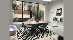 Τραπέζι Δρύινο με μεταλλική βάση 180 x 90  με προεκτάσεις