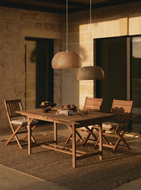 Επιπλα εξωτερικών χώρων