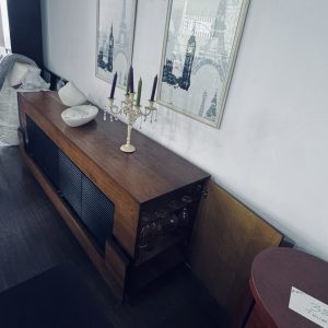 Μπουφέ από ξύλο καρυδιάς