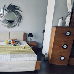 Κρεβατοκάμαρα σε χρώμα καρυδί